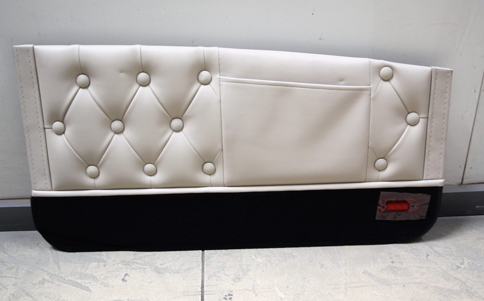 Driver's side door trim Kenparts